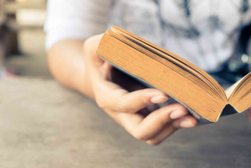 ¿Cómo se lee más, en pantallas o en libros de papel? - artículo de GuruSoft