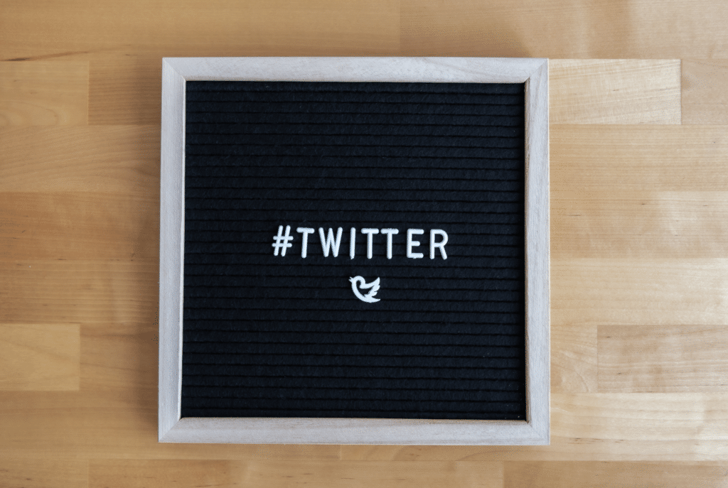 El pajarito azul de Twitter llega a su fin. ¡Hola “X”! - artículo de GuruSoft